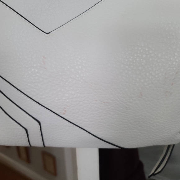 Handbag - Picture 2 of 5